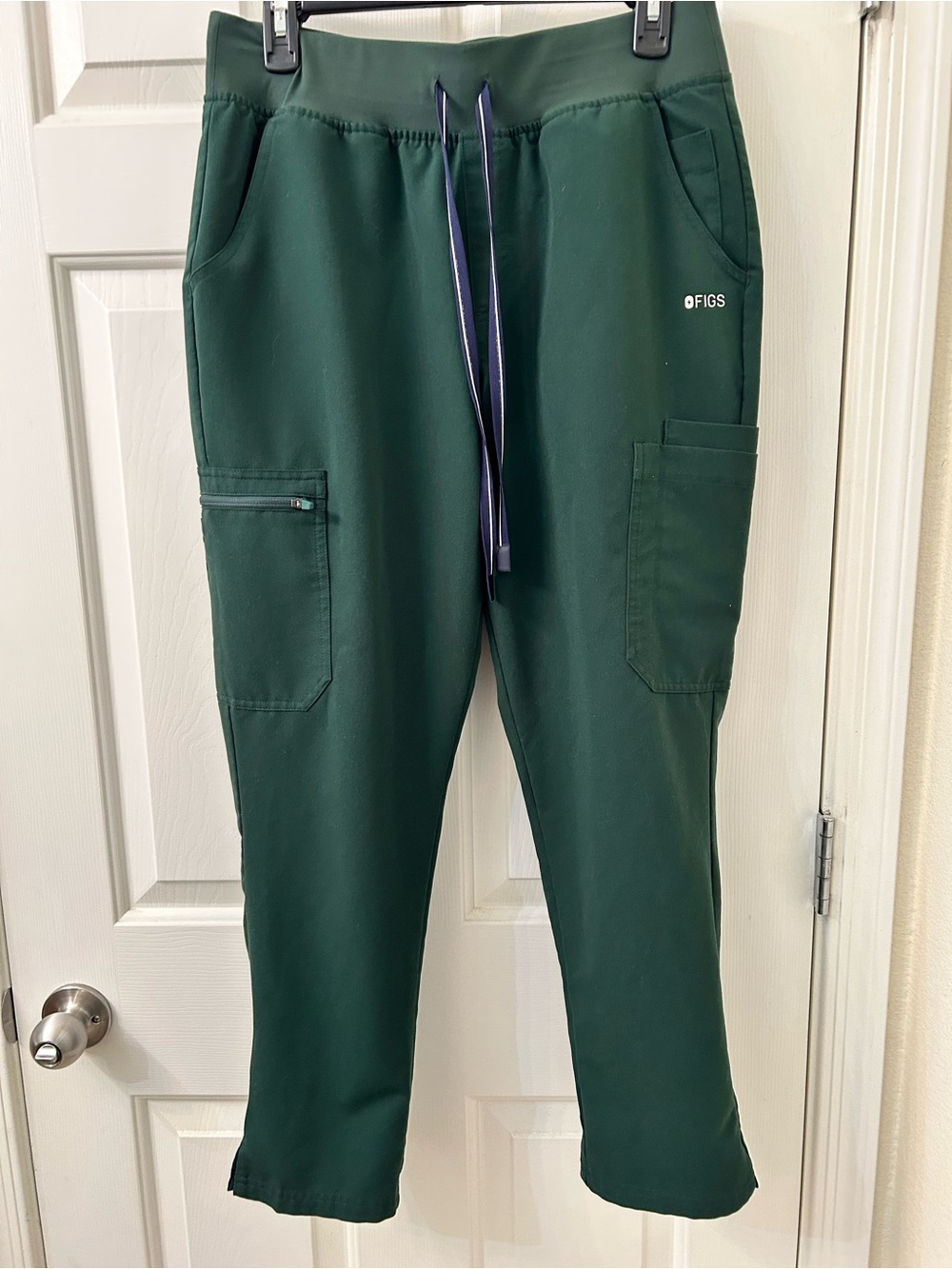 FIGS Zamora Scrub Pants Hunter Green L/P